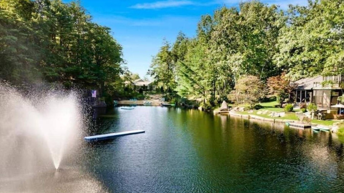 Milford House | NEW ~Quarry Lakefront~unique hideaway