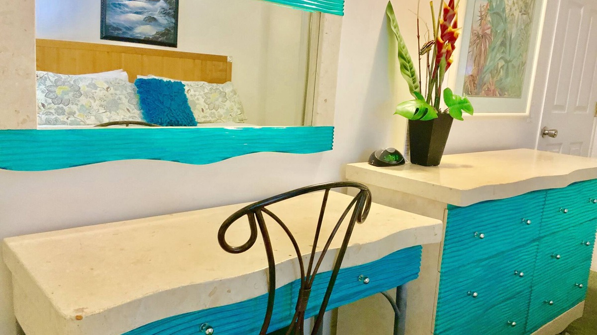 Honolulu Condo | NEW RATE! Very Uniqe 3 Min. walk to most popular section of Waikiki Beach.