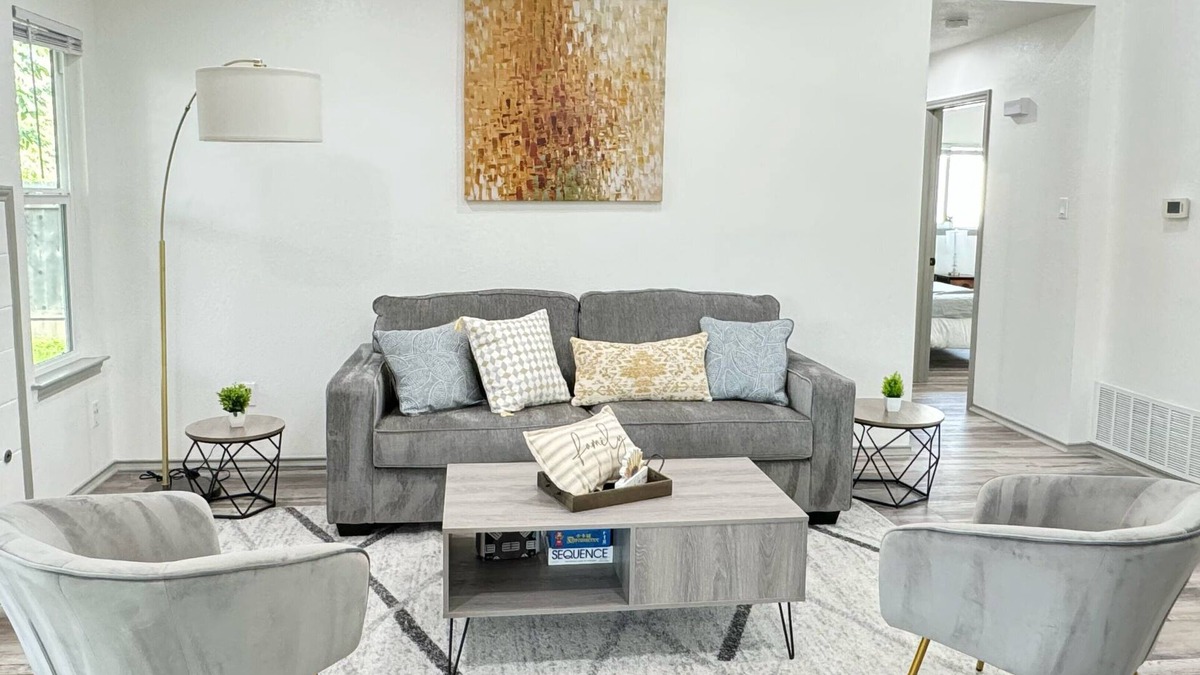 Anderson Mill West House | New Relax Modern Luxury 3BR2Bath Home Sleeps 10, close to Lake Travis and Domain