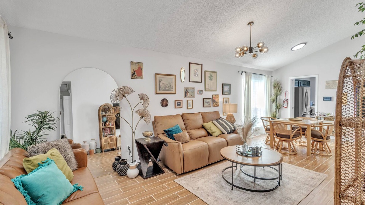 West Arlington House | NEW! Relaxing Family Retreat in West Arlington