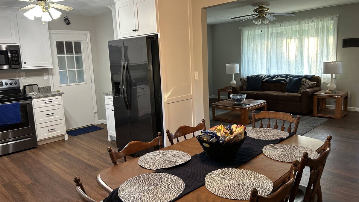 Stormstown House | New Remodeled home. Quiet family neighborhood. 15 mins to PSU.