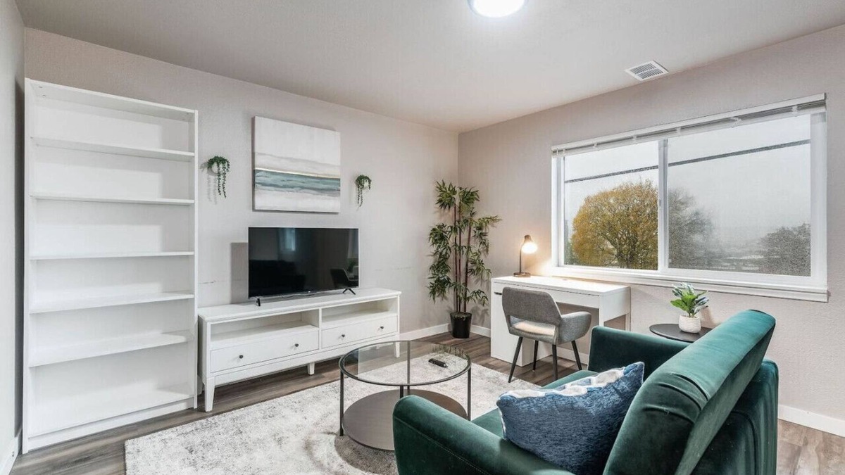 Hilltop Apartment | New Remodeled Private 1BR Downtown - 4