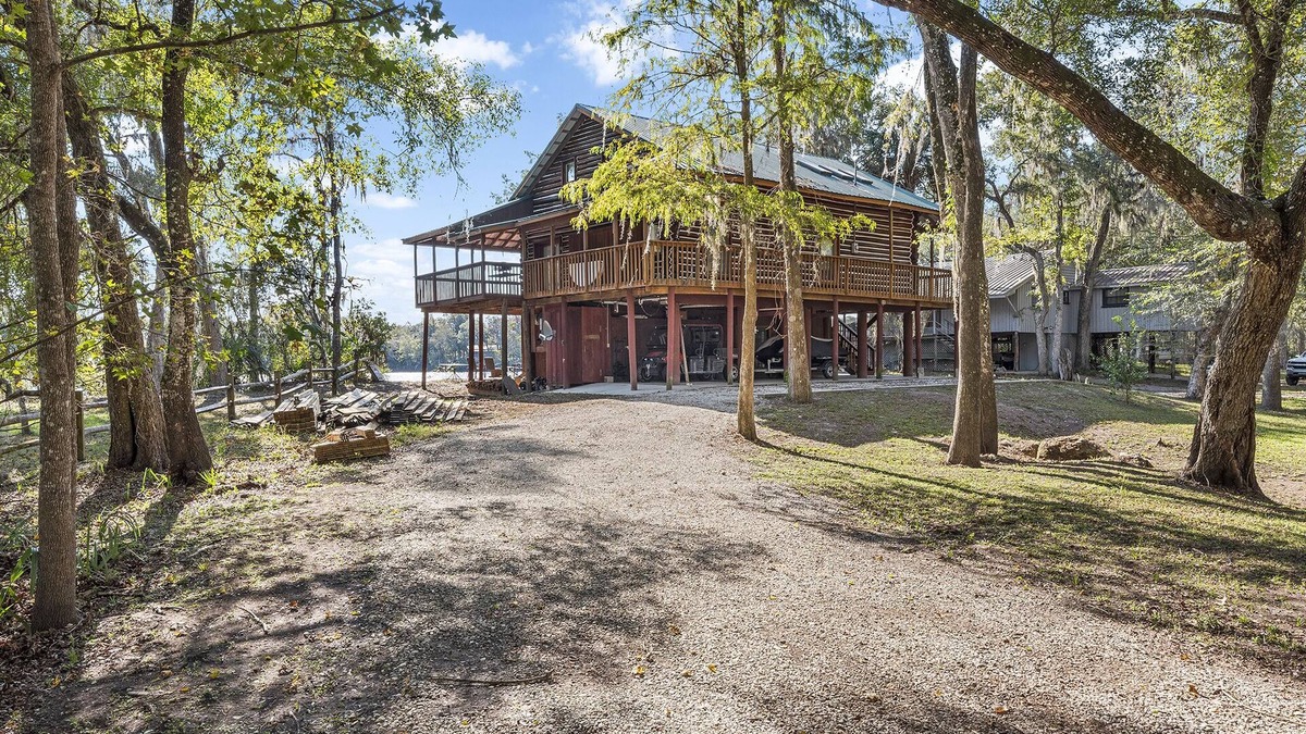Chiefland Cabin | NEW! Remodeled River Retreat Cabin-Beautiful views right on the Suwannee River