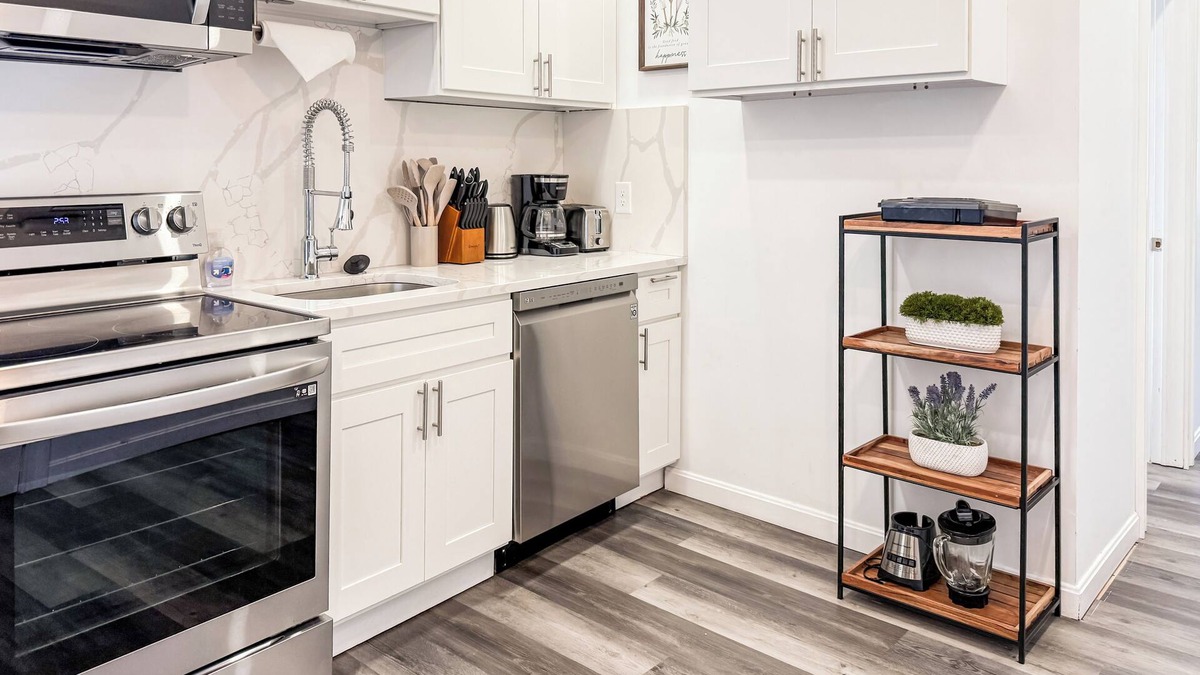 South Boston Apartment | New Reno! 3 Beds, in unit Washer & Dryer, Southie!