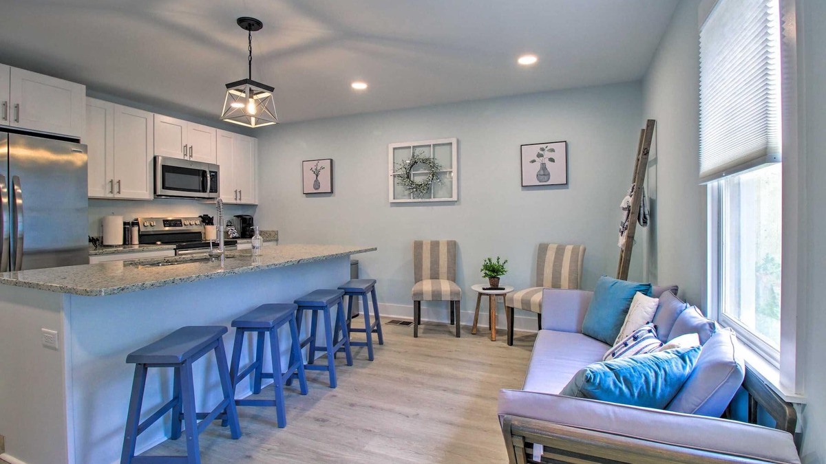 The Point Apartment | NEW! Renovated 2 Bed 2 Bath Apartment Downtown