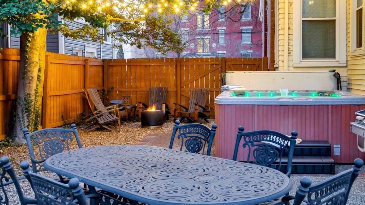 Bonnycastle House | New Renovated 2BR Highland Home Hot Tub Playground