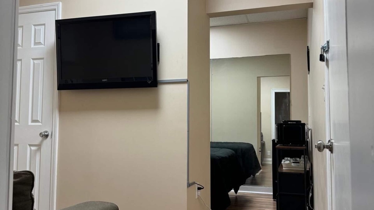 Glen Iris Apartment | New renovated private apartment with share bathroom free private parking unit 9