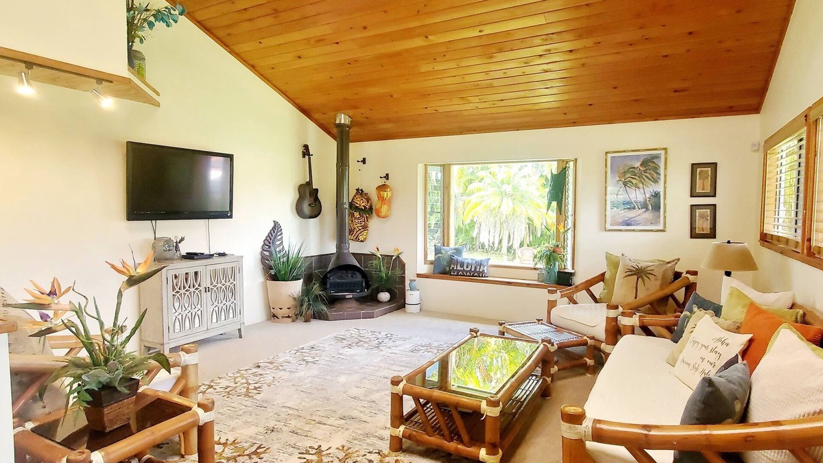 Leilani Estates House | NEW RENTaL! Experience Aloha *Hawaiian Style Hale*