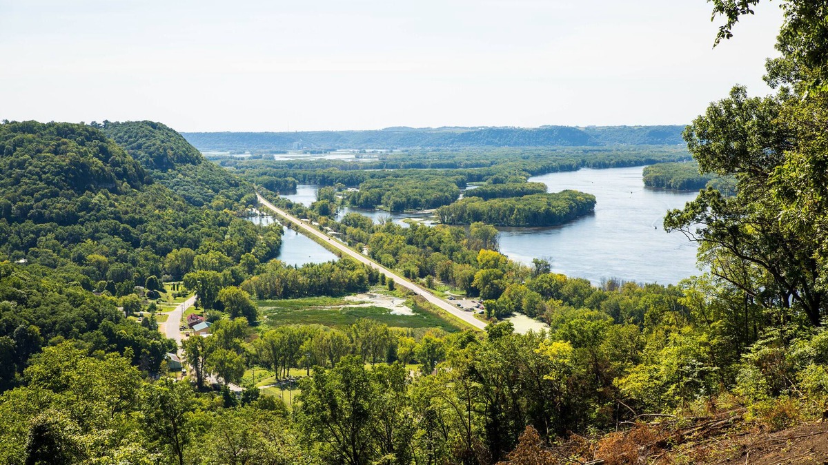 De Soto Cabin | New Rental! Kid Friendly Bluff House with incredible Mississippi River Views!