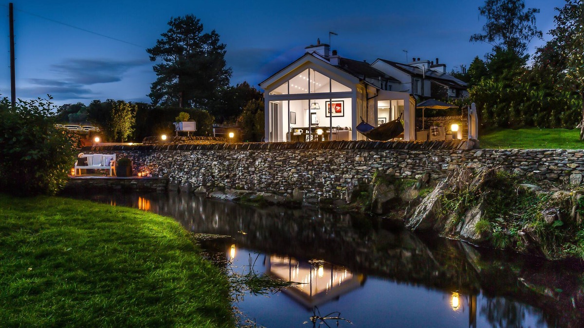 Bowland Bridge House | NEW - River Barn - 5 Star - Luxury Riverside Retreat