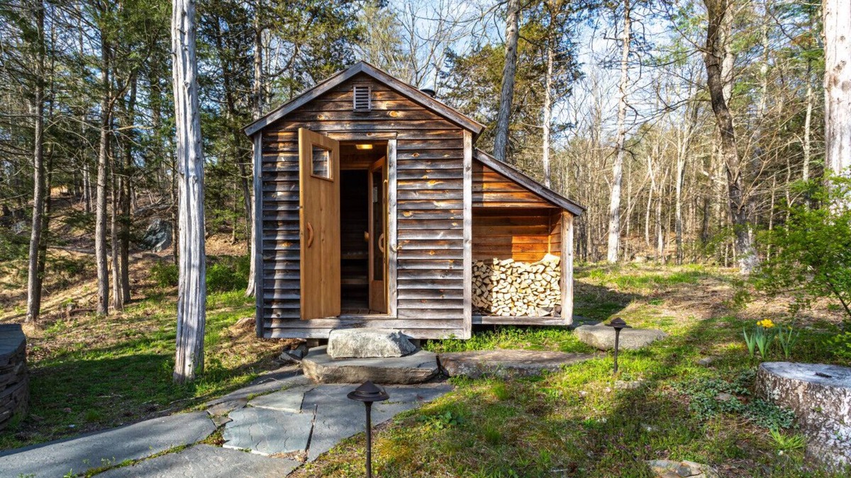 Town of Marbletown Cottage | NEW: Riverfront Cottage w/Hot Tub, Sauna & Pond