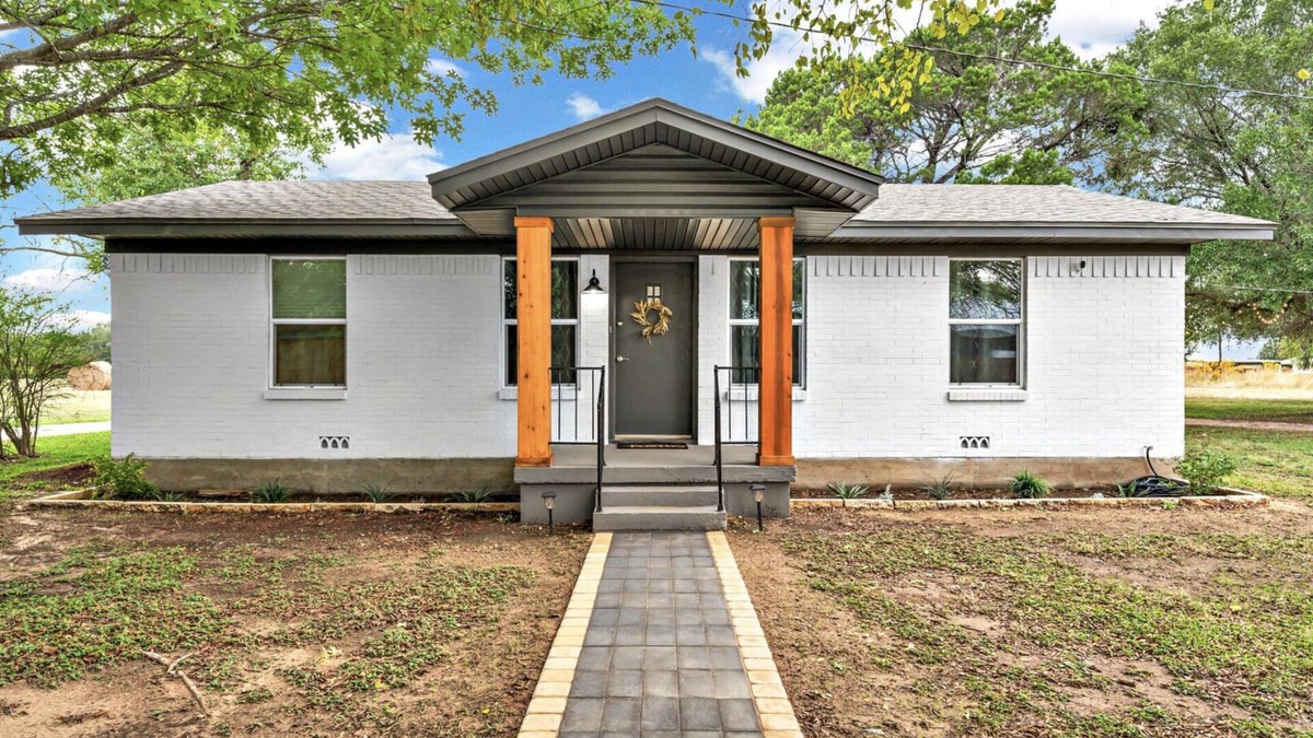 Waco Cottage | New-Rock Creek Cottage ~ Cozy & Countryside, 12 miles from Magnolia