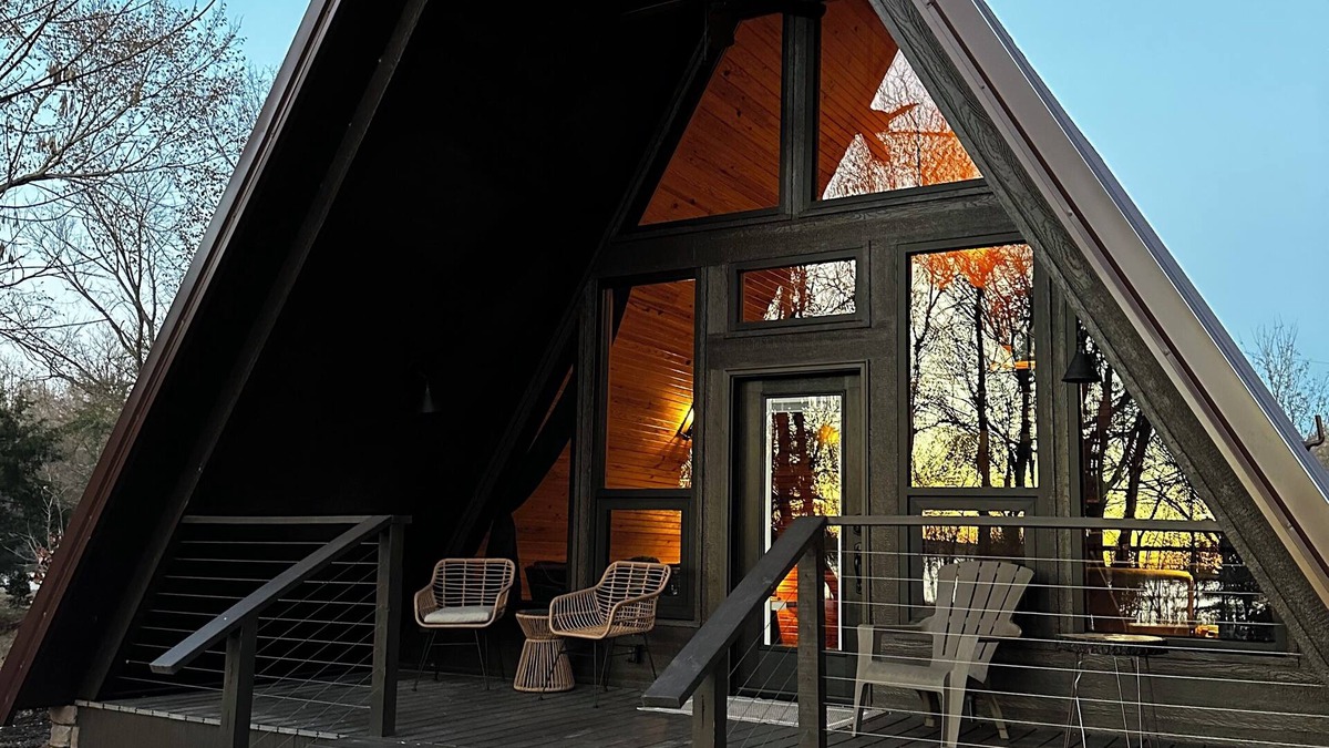Afton Cabin | NEW! Romantic Adults only secluded Aframe on Grand Lake O’Cherokees. Lake front.