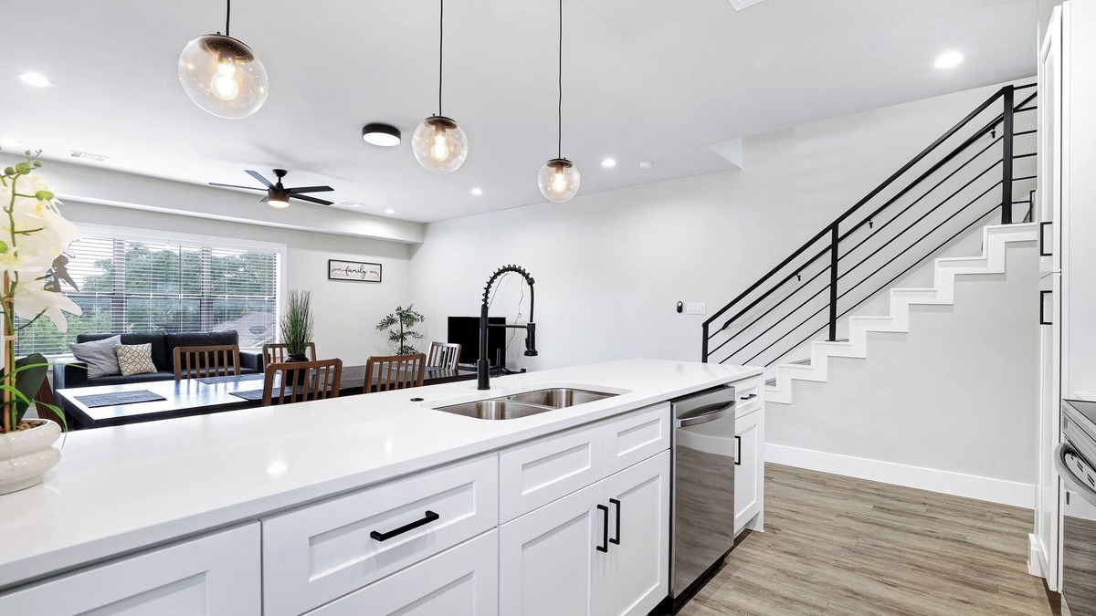 Historic Garderns House | New Sanders Home! 3 Bedroom, 3.5 bath. Downtown.