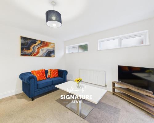 Wychbold House | NEW Saxon Way by Signature Stays - Worcestershire