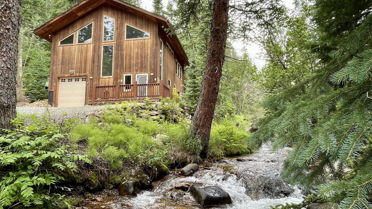 Downieville-Lawson-Dumont House | New! Secluded Forest Oasis - Backs up to National Forest - Fireplace