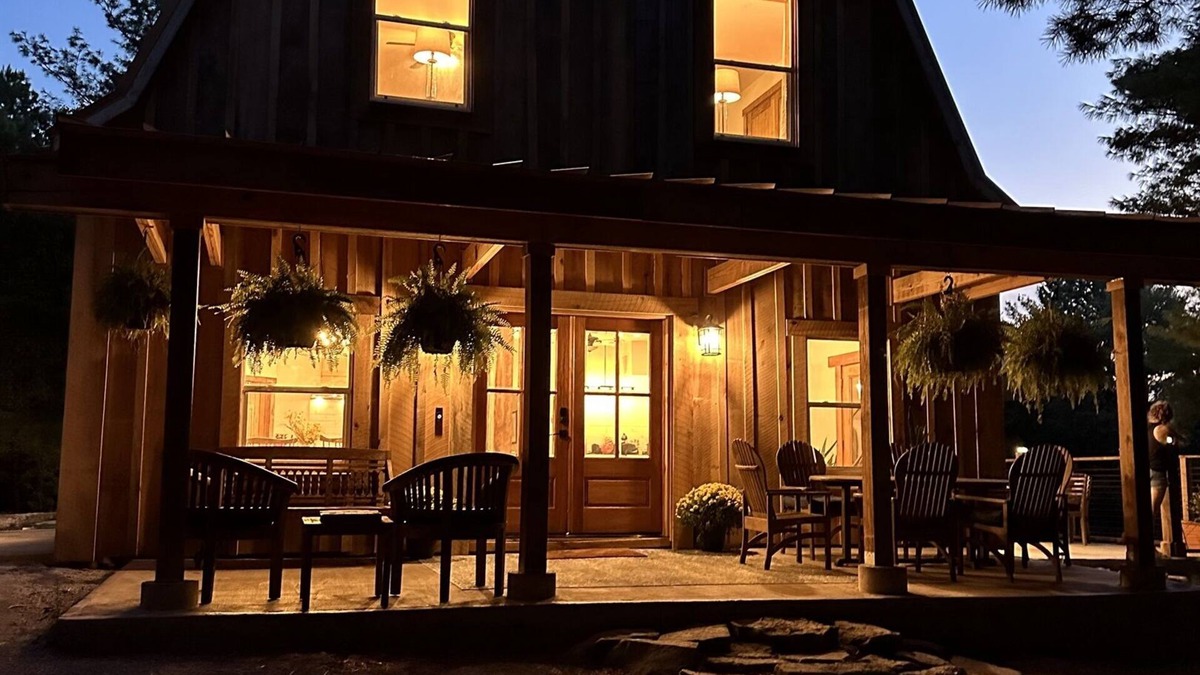 Freetown Cabin | NEW! SECLUDED w/htd pool! 16ac w/hot tub, fire pit, arcade, pond& theater room!