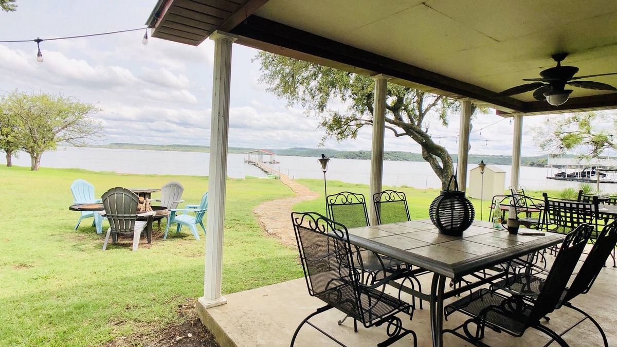 Caddo House | New! Secluded Waterfront Cabin With Private Dock