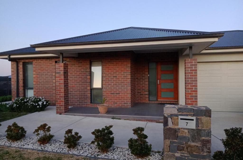 Googong Apartment | New self-contained one bedroom within a house