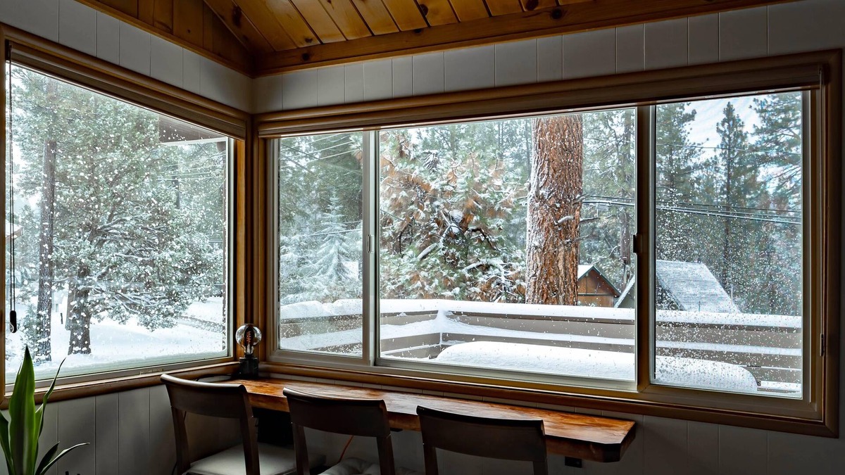 Upper Moonridge Cabin | *NEW* Sheephorn Getaway - Cozy cabin 3 min to slopes + jacuzzi + fireplace