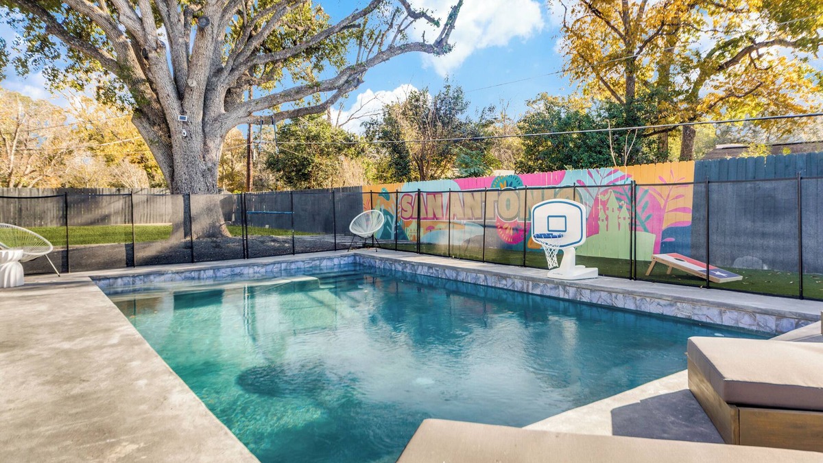 Castle Hills House | New! Sleeps 16! Heated Pool, Outdoor Movie Theater, Game Room, Putting Green!
