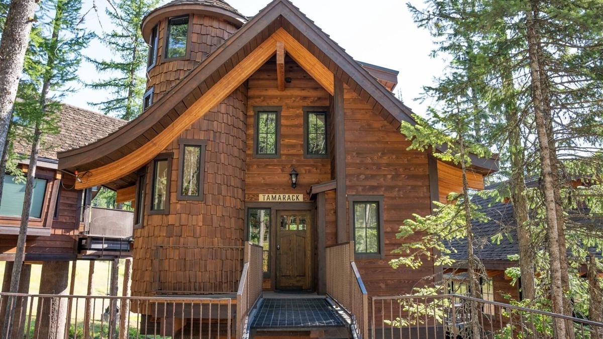 Whitefish House | New! Slopeside Treehouse with hot tub - Ski-in-Ski-out just 30` from Slopes