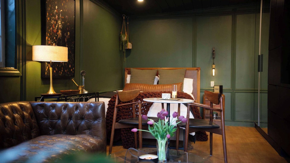 Melrose House | NEW Slytherin Studio - Dogs OK!