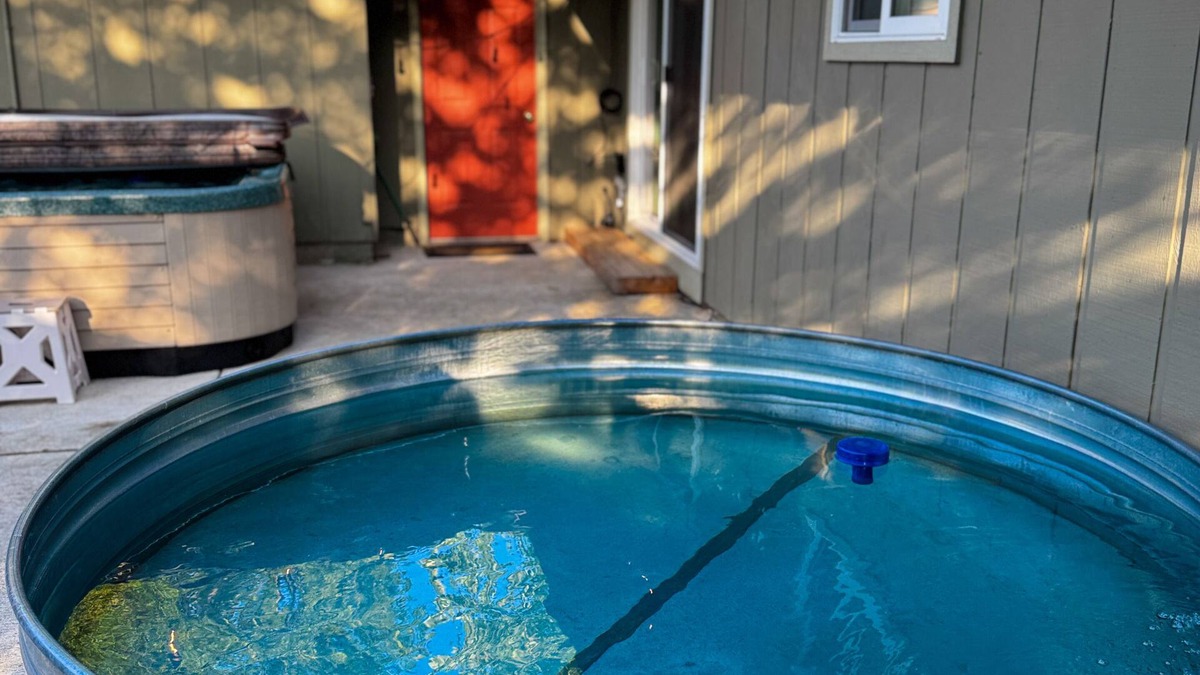 Oak Grove House | New Soaking Pool! Hot Tub and Ping Pong! Cozy 3 bedroom home.