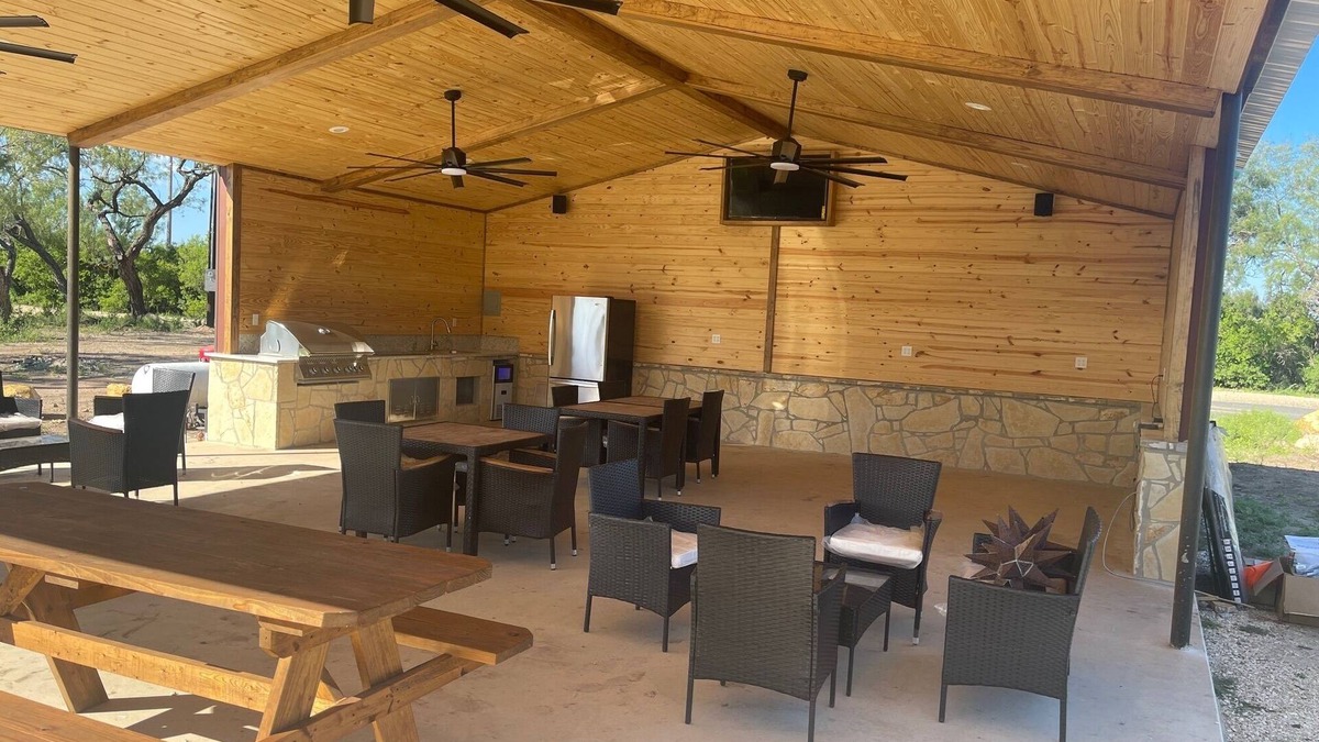 Uvalde Apartment | New Spacious 5 separate hotel suites in charming Uvalde with WiFi, AC.