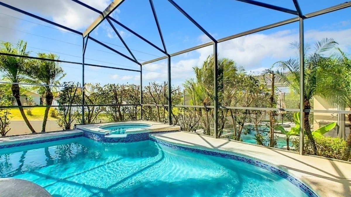 Calabay Parc Villa | NEW! Spacious 5BR Home w/Private Pool+Spa in Scenic Davenport Location