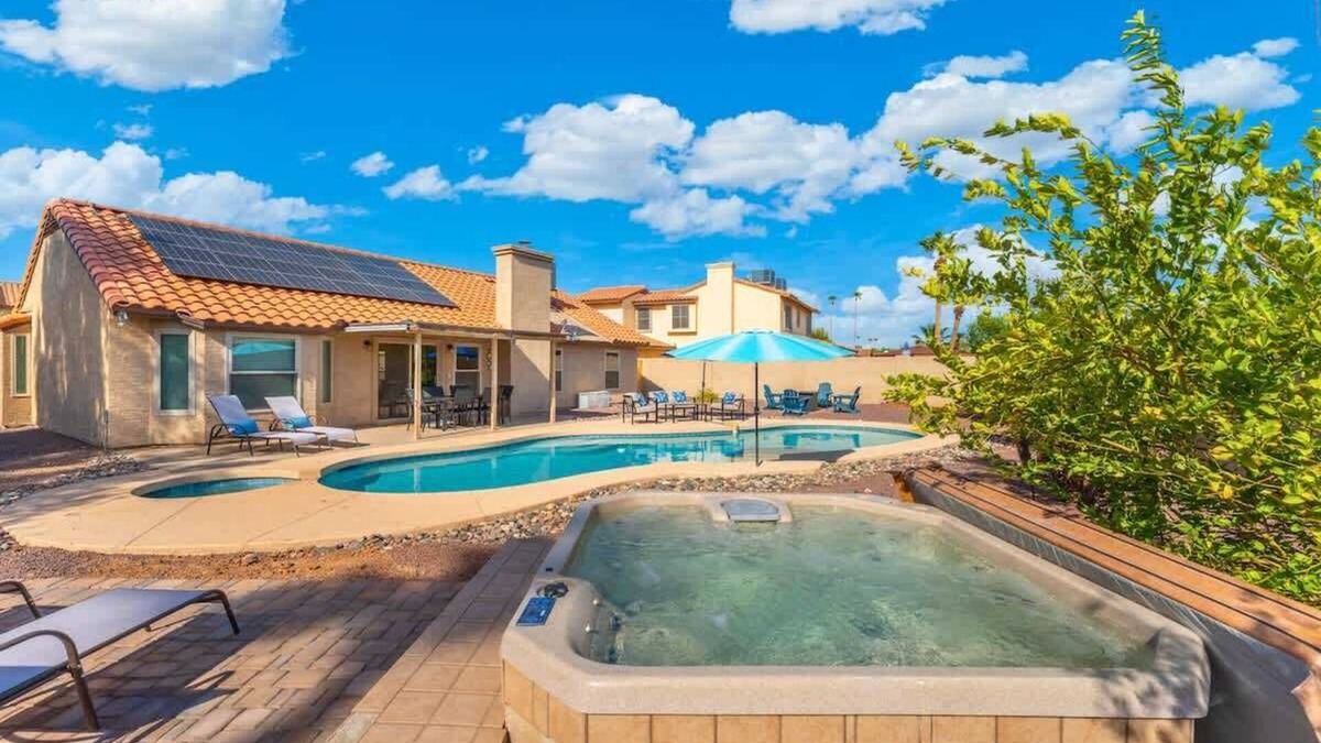 Glendale House | *NEW* Stadium Desert Oasis! Heated Pool Games Spa!