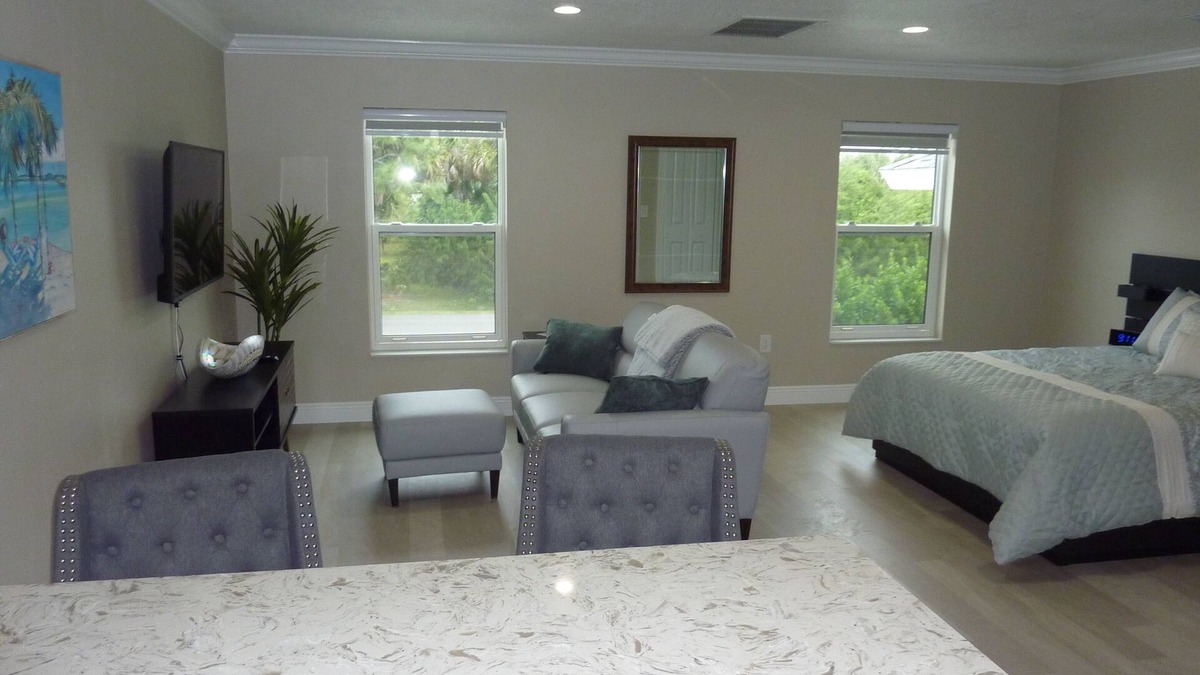 Melbourne Apartment | New Studio Apartment.Free internet.Privacy, Close to the Mall.