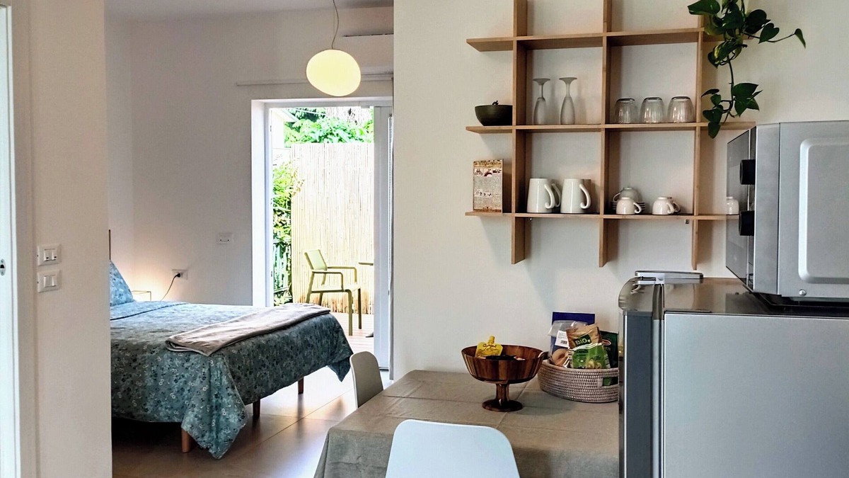 Oriago Apartment | New Studio Apt, Bus 10m + Parking Spot!