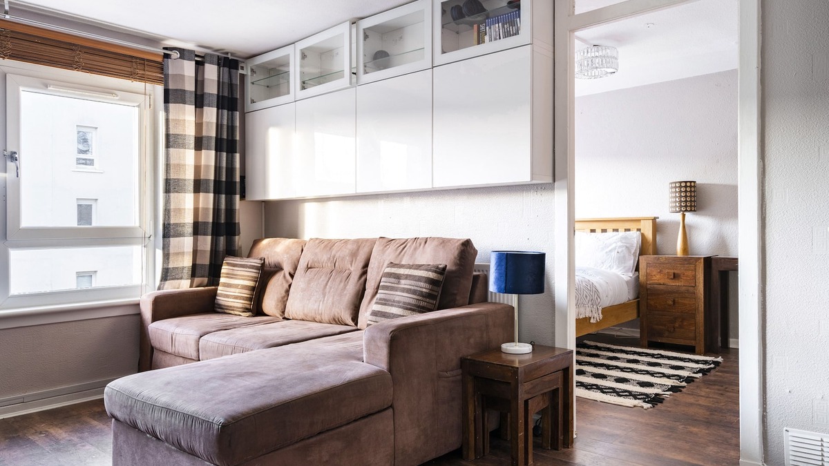 North West Apartment | New! Stunning 1 bed apartment with private balcony in West end area