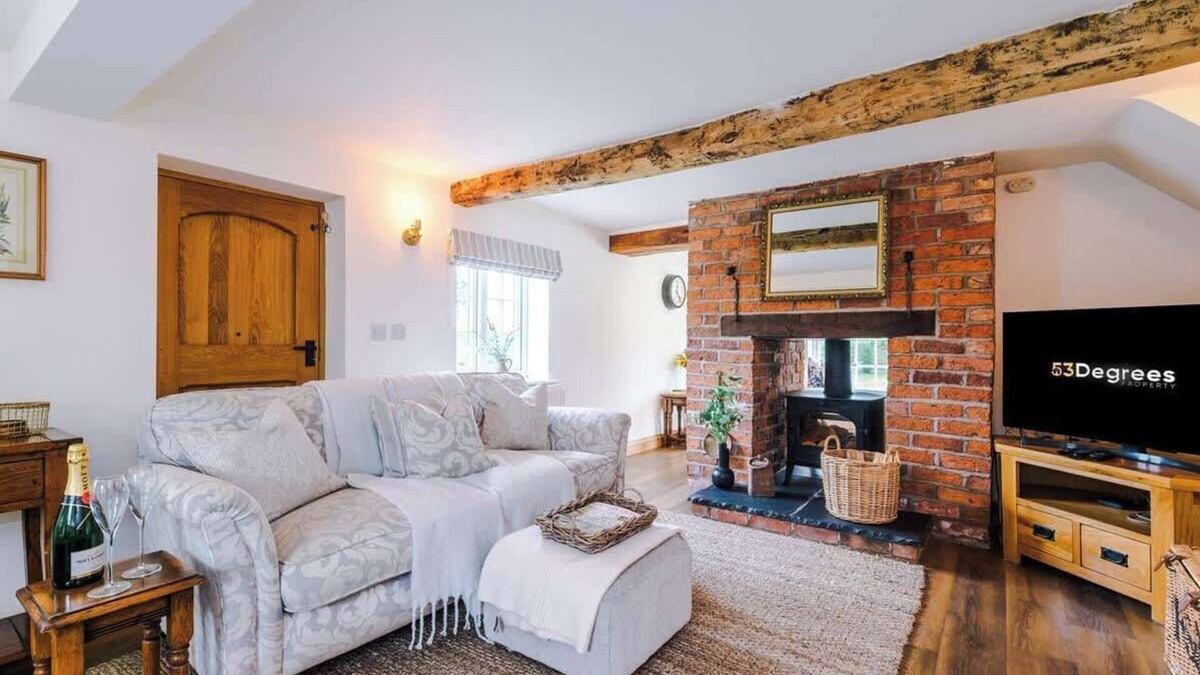 Wollerton Cottage | NEW! Stunning Cottage, Ideal for Families & Groups