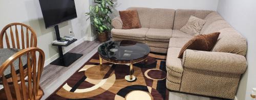 Transcona House | New Stylish 2-Bedroom Basement Suite