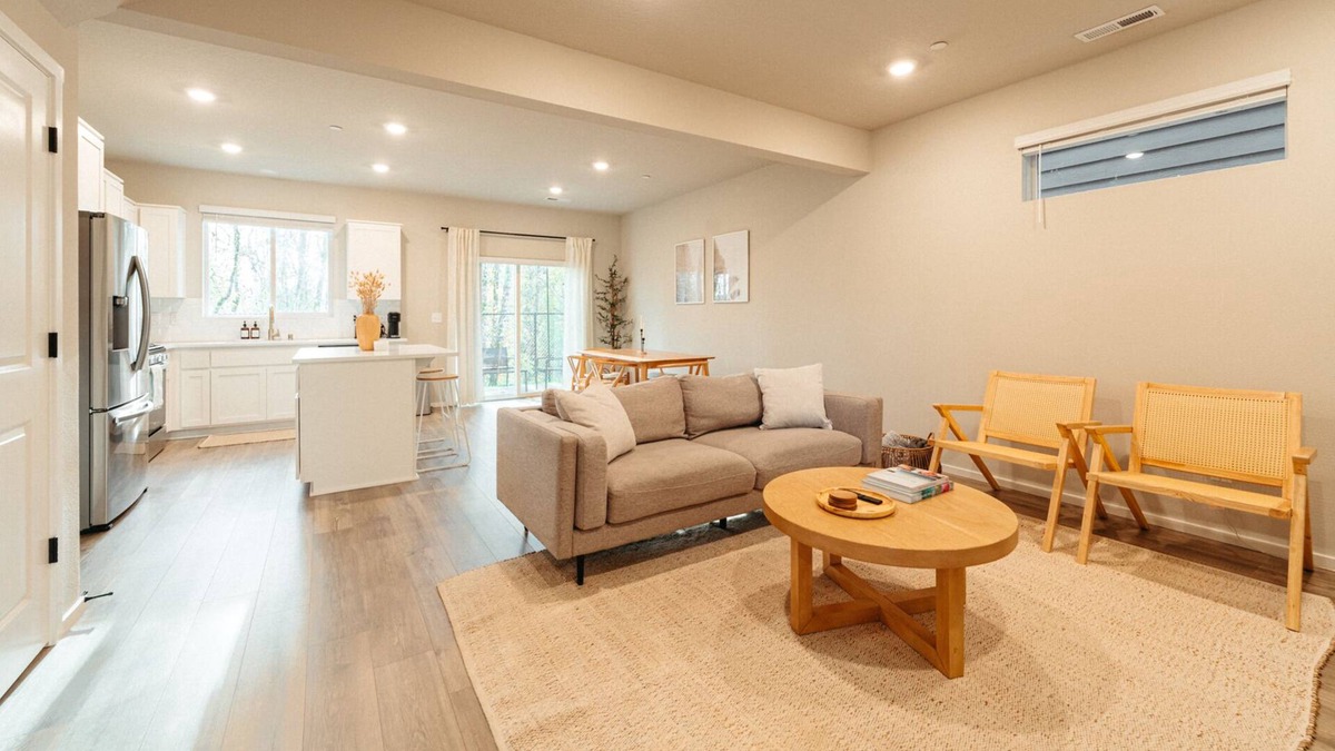 Carver House | New & Stylish 3 Bedroom Home in Quiet Neighborhood