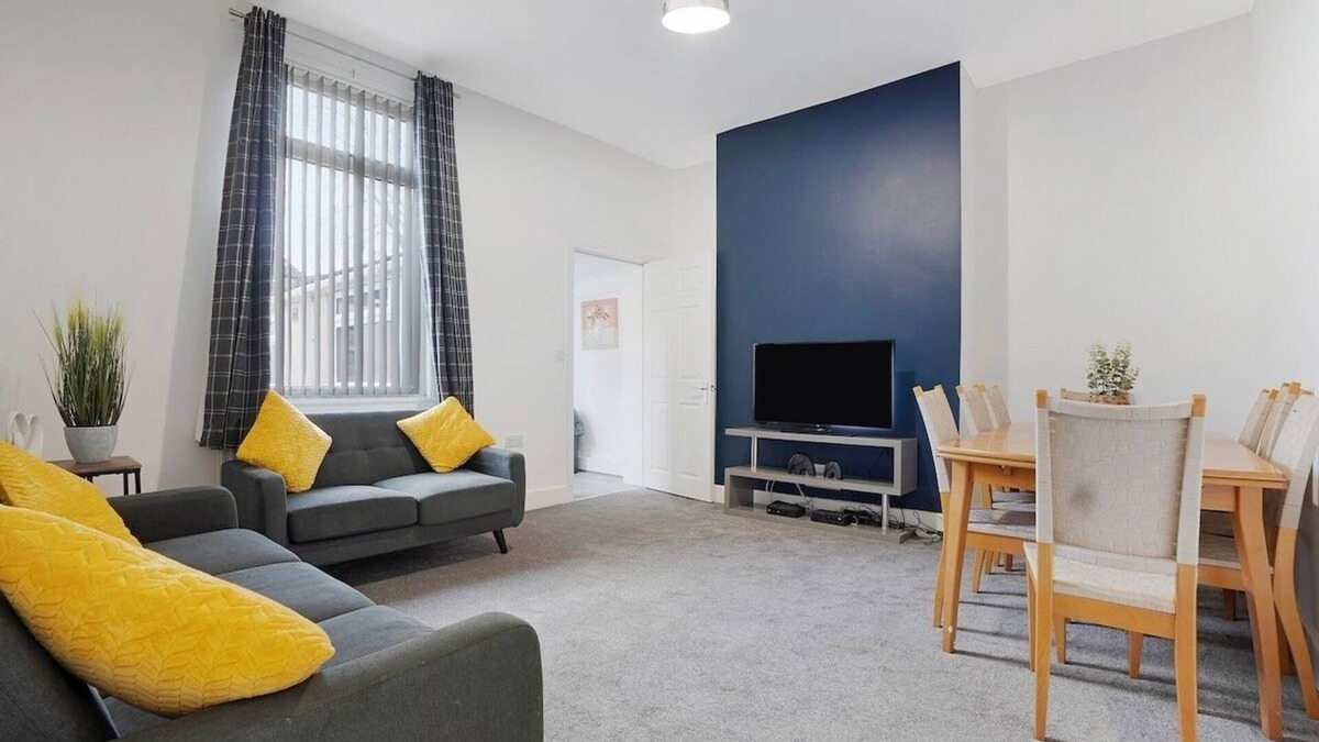 Darlington House | New! Stylish 4BR in St John's