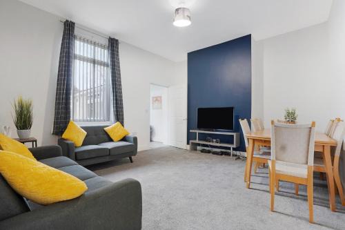 Darlington House | New! Stylish 4BR in St John's