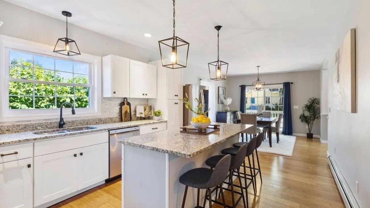 South Portland House | New: Stylish 4BR Retreat, Dog-Friendly Comfort, Close to Portland & Beaches