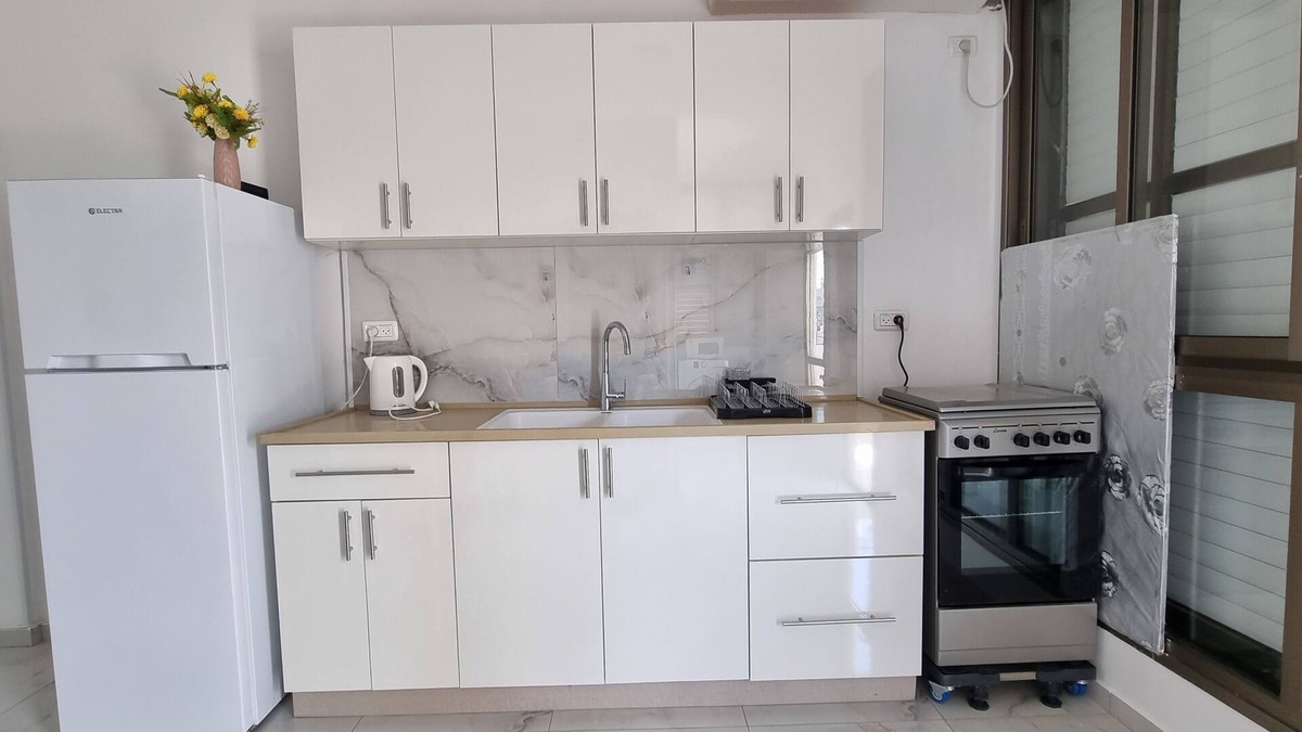 Bene Beraq Apartment | New Stylish Apartment with Balcony & Parking Close to Tel Aviv