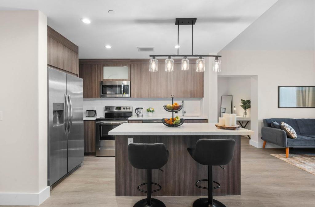Parkside Apartment | New stylish condo in Hollywood