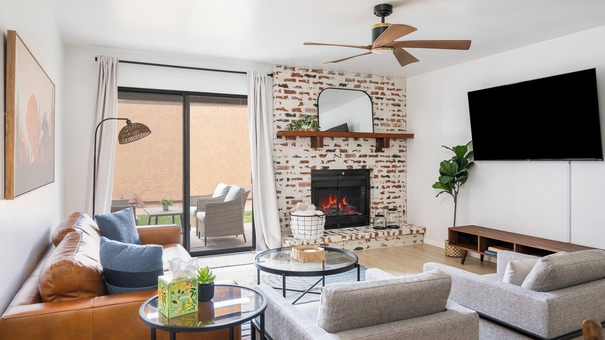 Oak Creek Condo | NEW Stylish Condo- Village of Oak Creek- Walk to hiking, restaurants- sleeps 6