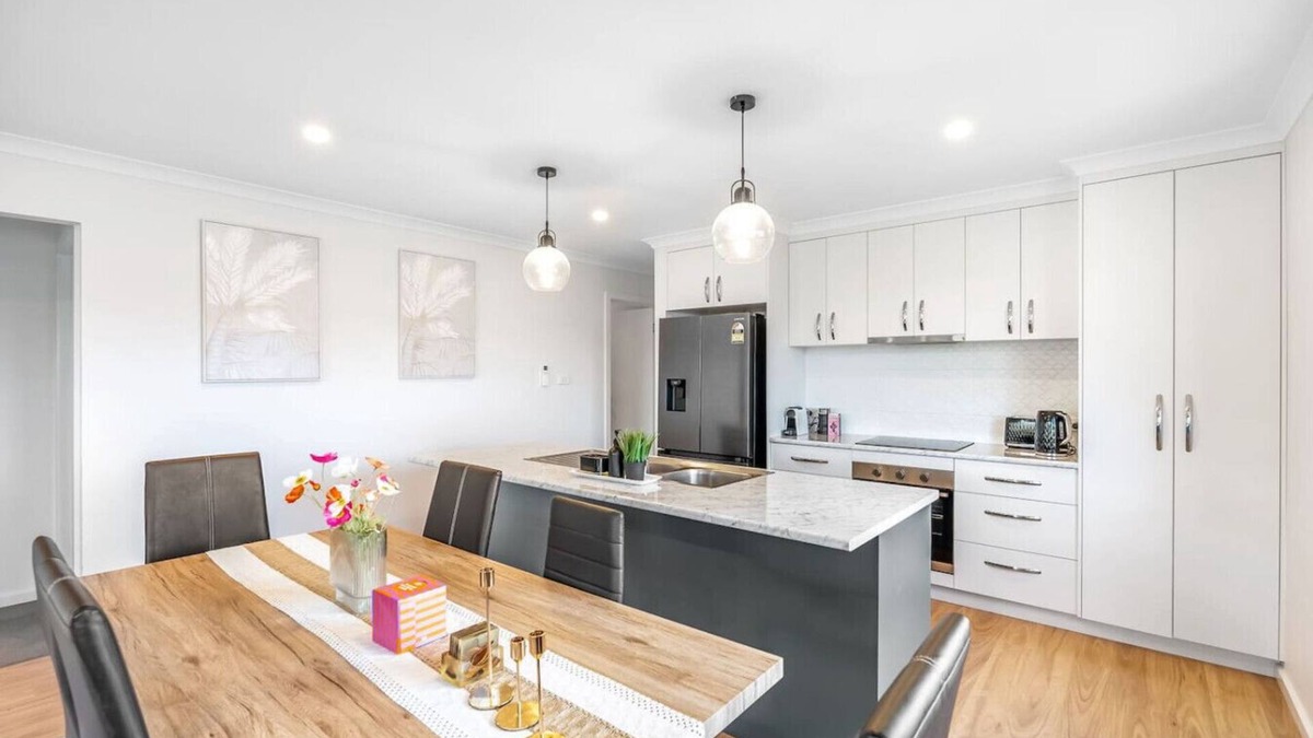 Austins Ferry Apartment | New & Stylish Home in Peaceful Location