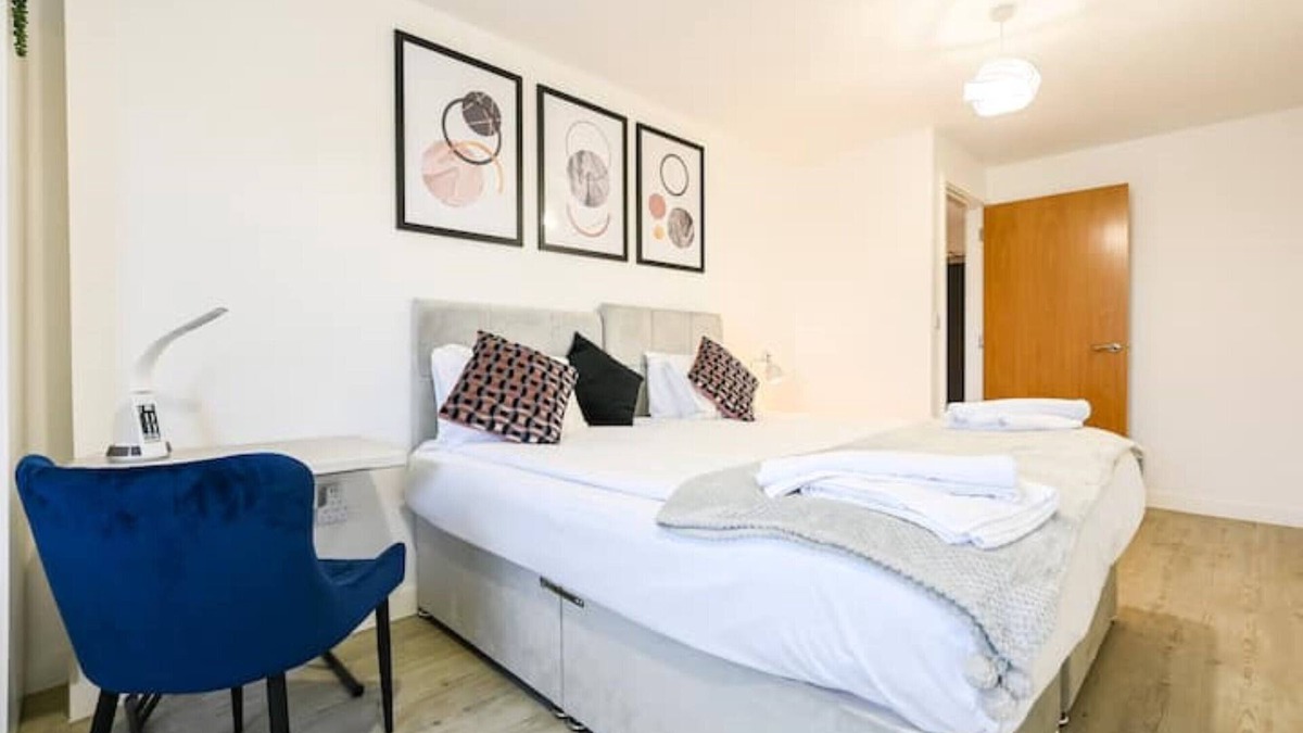 Salford Apartment | New Stylish & Spacious Salford Quays 1Bed apartment with balconynn