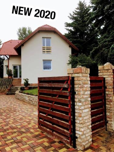 Balatonalmadi Apartment | ‘NEW’ Sunkissed Villa on the Old Hill
