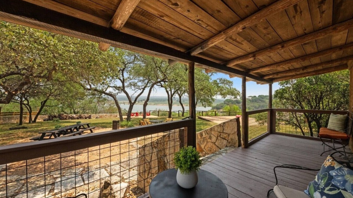 Spicewood Cabin | *NEW Sunrise Lodge - Daybreak Cottage | Lake Views