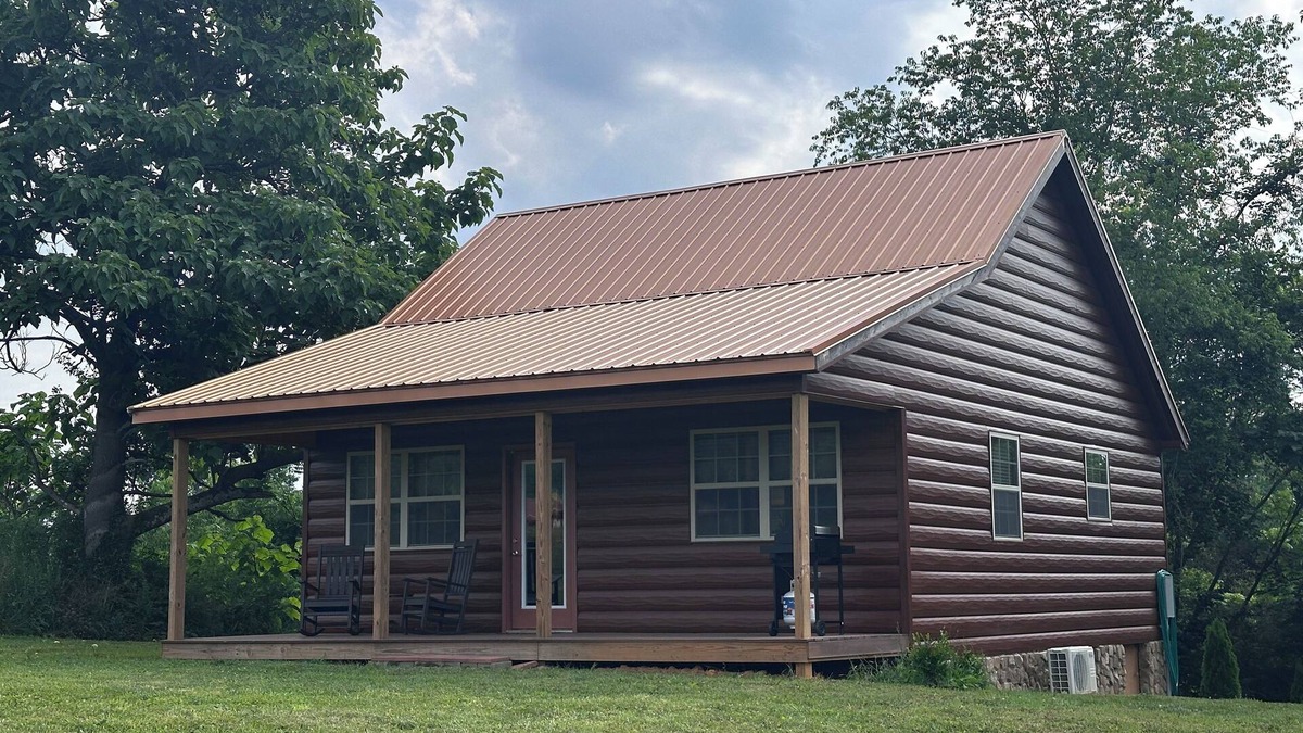 Jonesborough Cabin | NEW- Sunset Bliss, cozy 1 bedroom, 1 loft cabin in the heart of Jonesborough