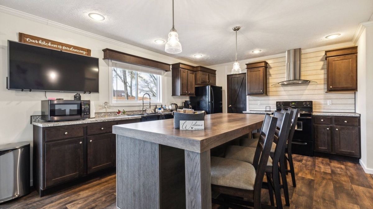 Port Clinton House | NEW! Sunsets & Serenity: Port Clinton Waterfront Stay