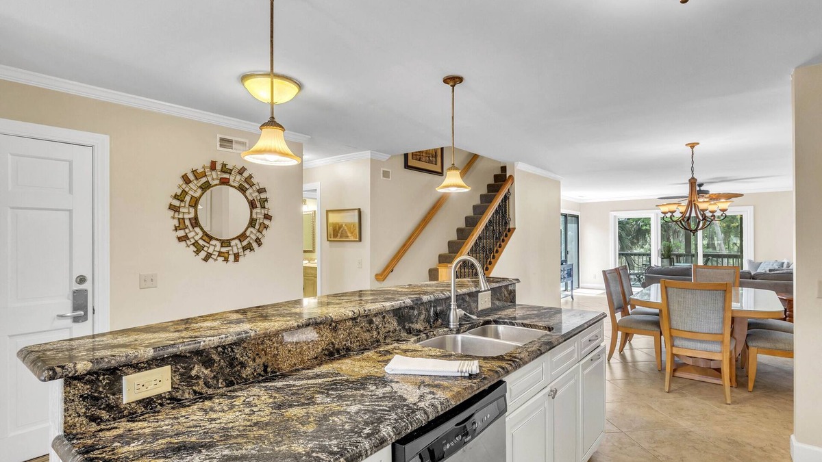Shipyard Plantation Condo | NEW! Tee & Sea Retreat: Luxe Shipyard Villa Near Beach